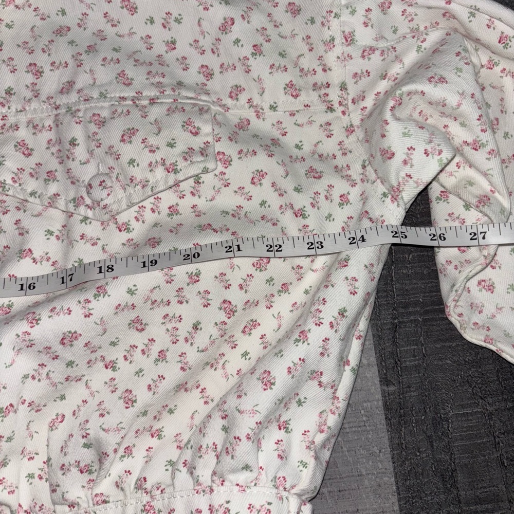 💐Blank NYC White Floral Jean Jacket - Picture 6 of 9